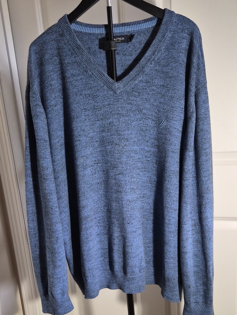 Nautica Men V-Neck Sweater in Light Heather Blue
